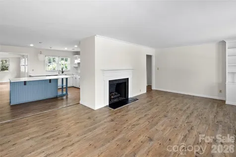 1212 Oakland Street Hendersonville NC 28792