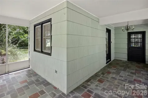 1212 Oakland Street Hendersonville NC 28792