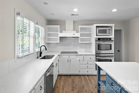 1212 Oakland Street Hendersonville NC 28792