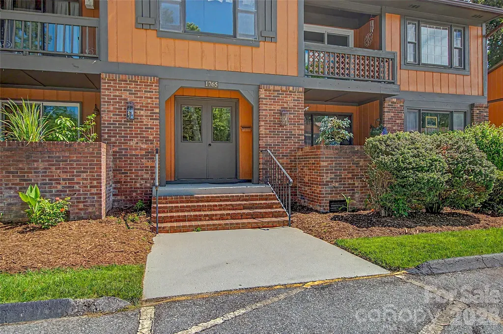 1765 Haywood Manor Road Hendersonville NC 28791