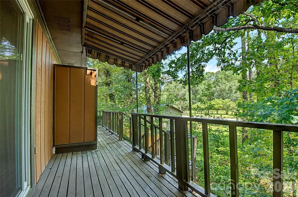 1765 Haywood Manor Road Hendersonville NC 28791
