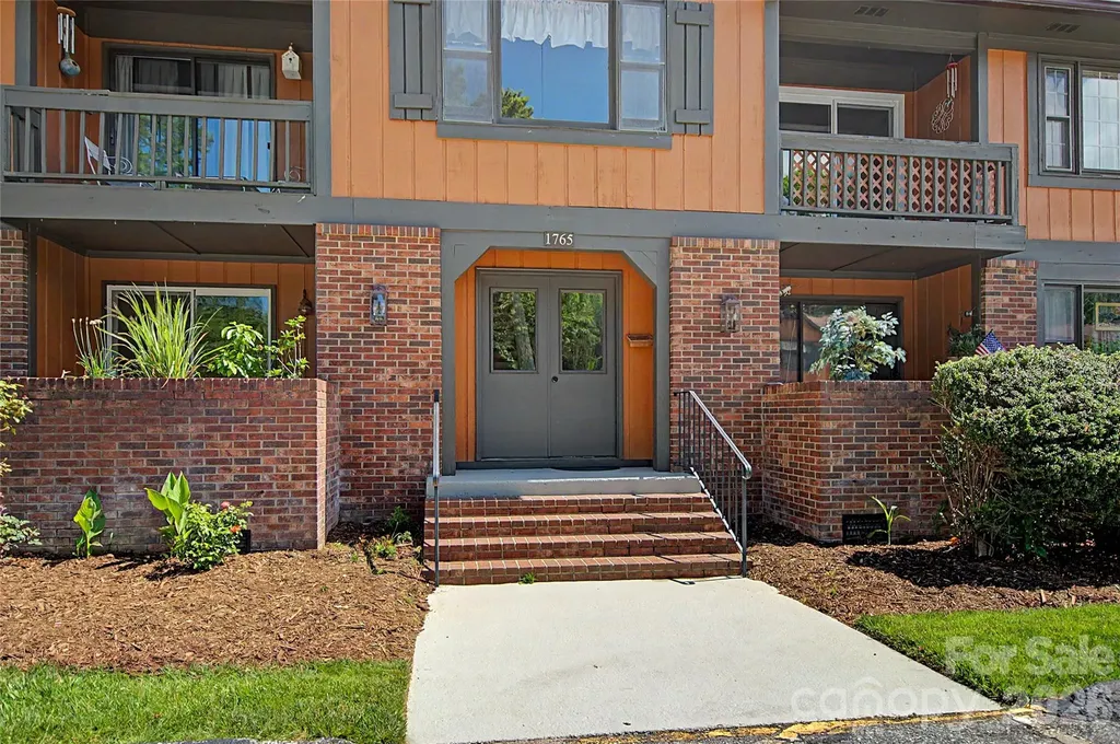 1765 Haywood Manor Road Hendersonville NC 28791