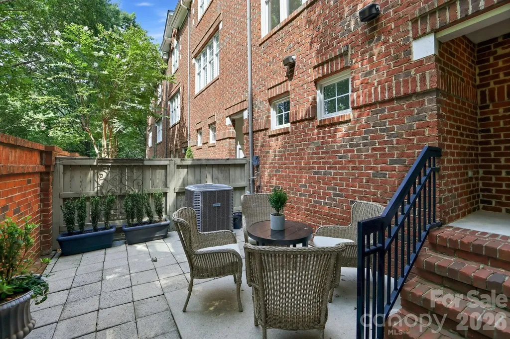 4703 S Hill View Drive Charlotte NC 28210