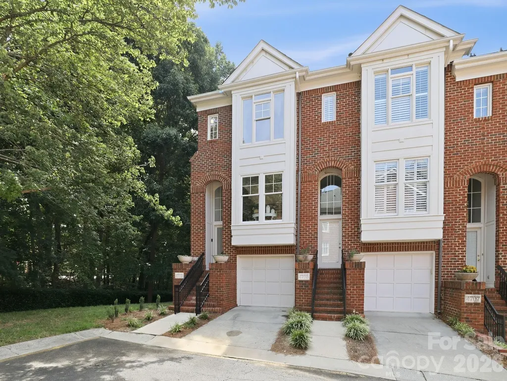 4703 S Hill View Drive Charlotte NC 28210