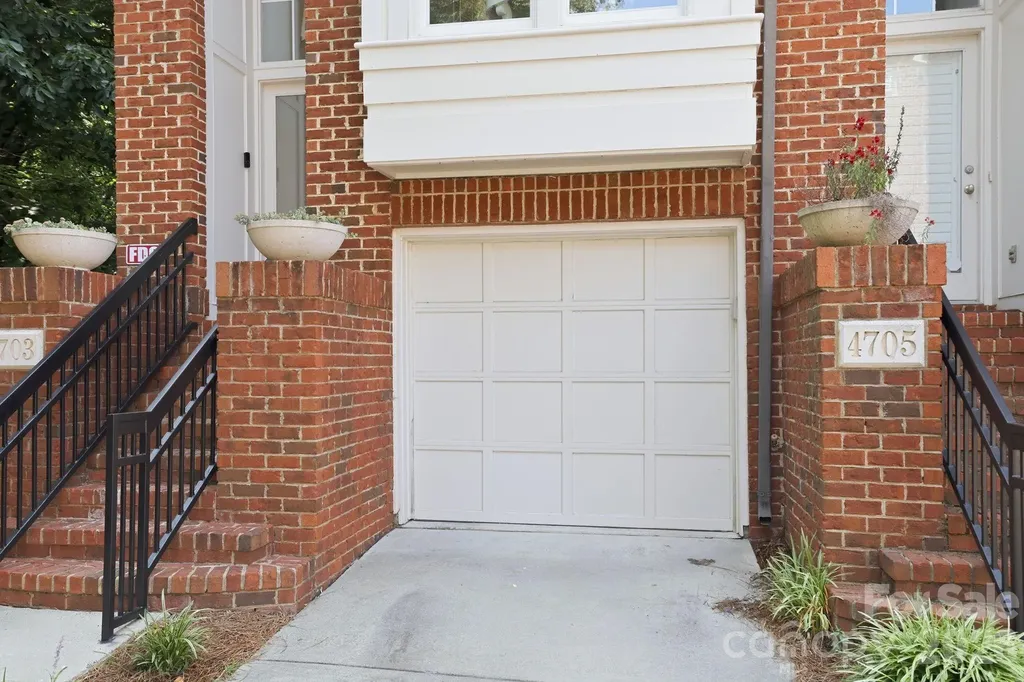 4703 S Hill View Drive Charlotte NC 28210