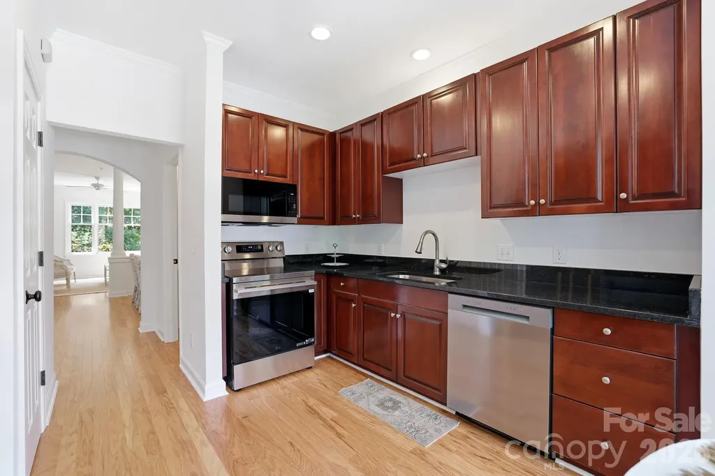 4703 S Hill View Drive Charlotte NC 28210