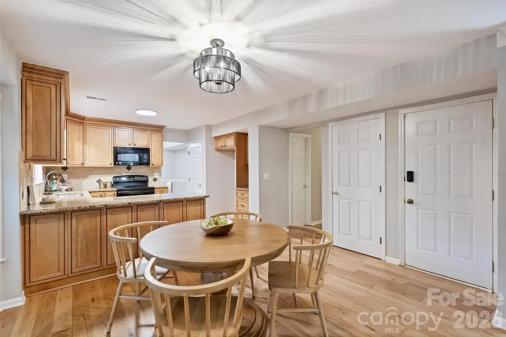 2500 Crescent Knoll Drive Matthews NC 28105