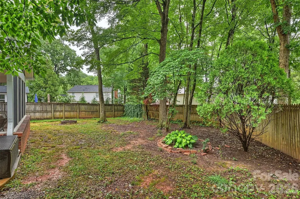 2500 Crescent Knoll Drive Matthews NC 28105