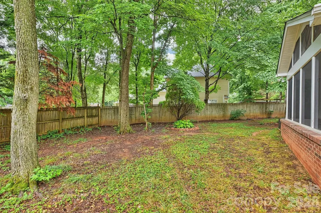 2500 Crescent Knoll Drive Matthews NC 28105