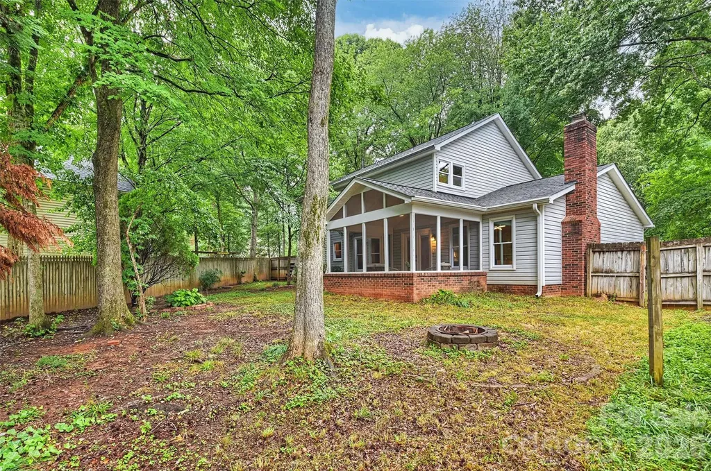 2500 Crescent Knoll Drive Matthews NC 28105