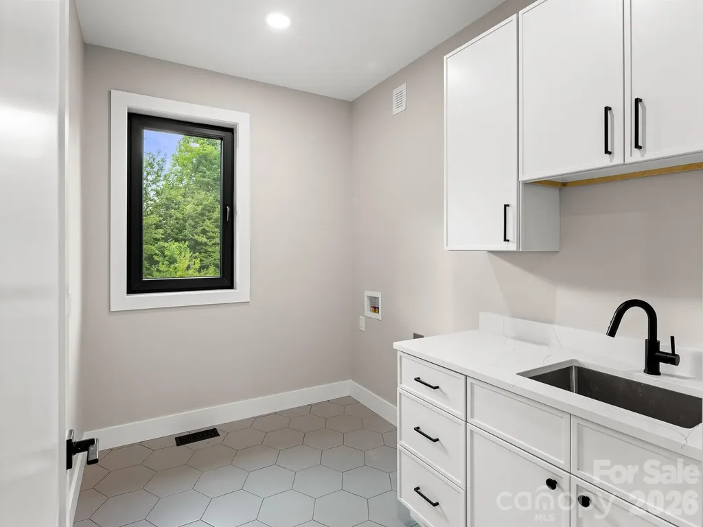 4 Tremorra Trail Leicester NC 28748