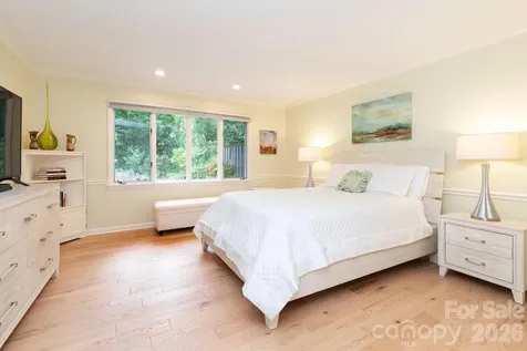 301 Crowfields Lane Asheville NC 28803