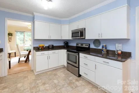 301 Crowfields Lane Asheville NC 28803