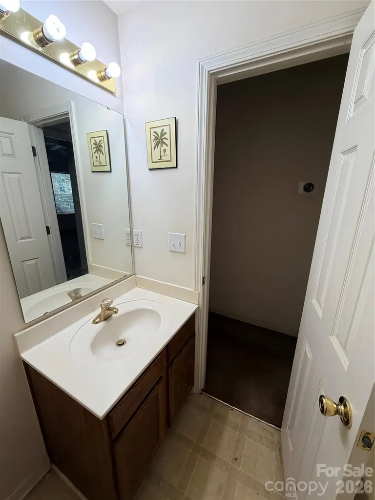 3834 Brookchase Lane Charlotte NC 28205