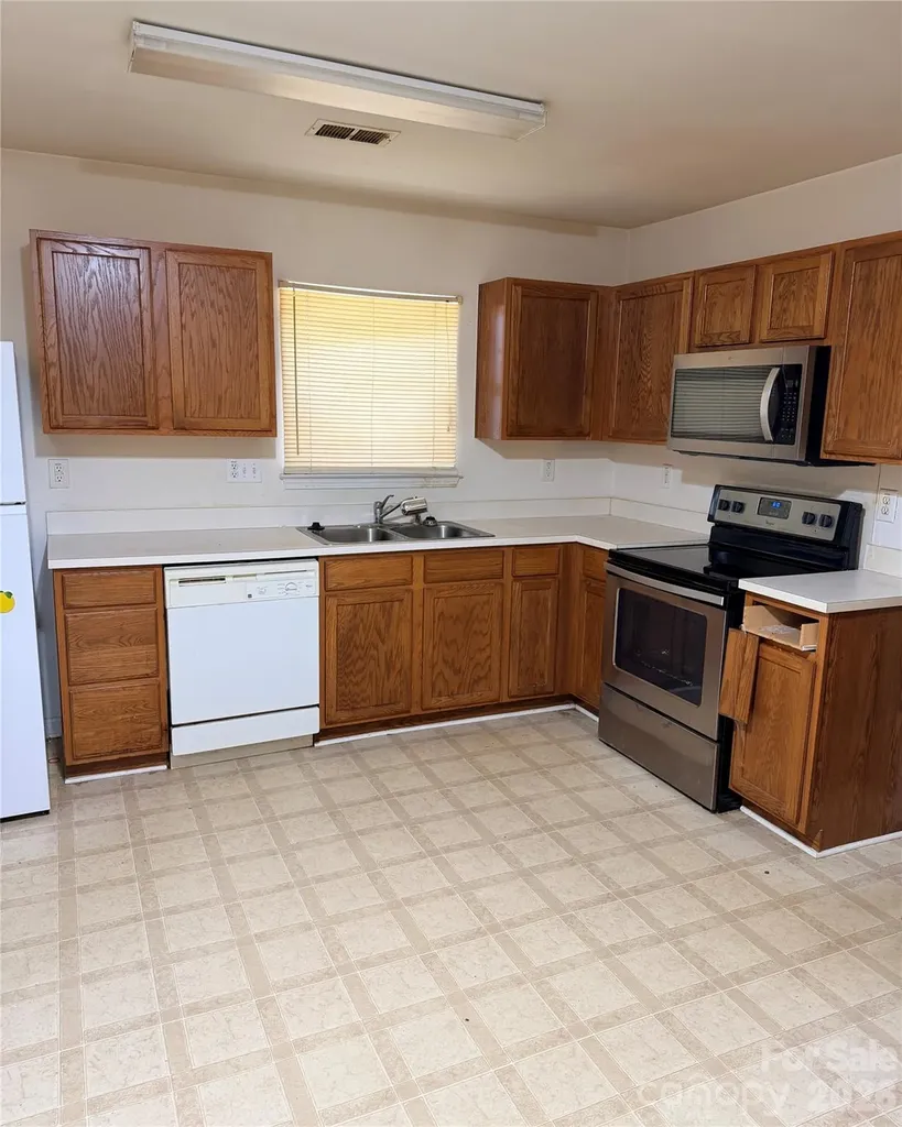 3834 Brookchase Lane Charlotte NC 28205