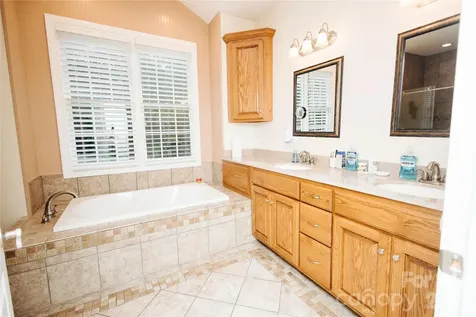 487 Cross Creek Drive Marion NC 28752