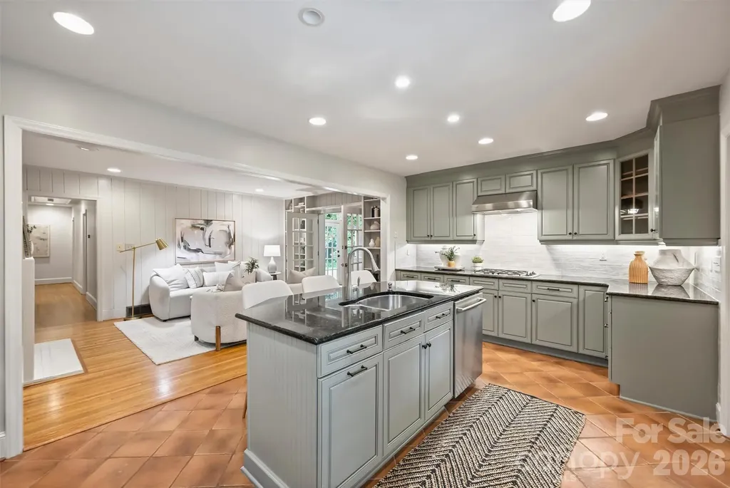 5519 Robinhood Road Charlotte NC 28211