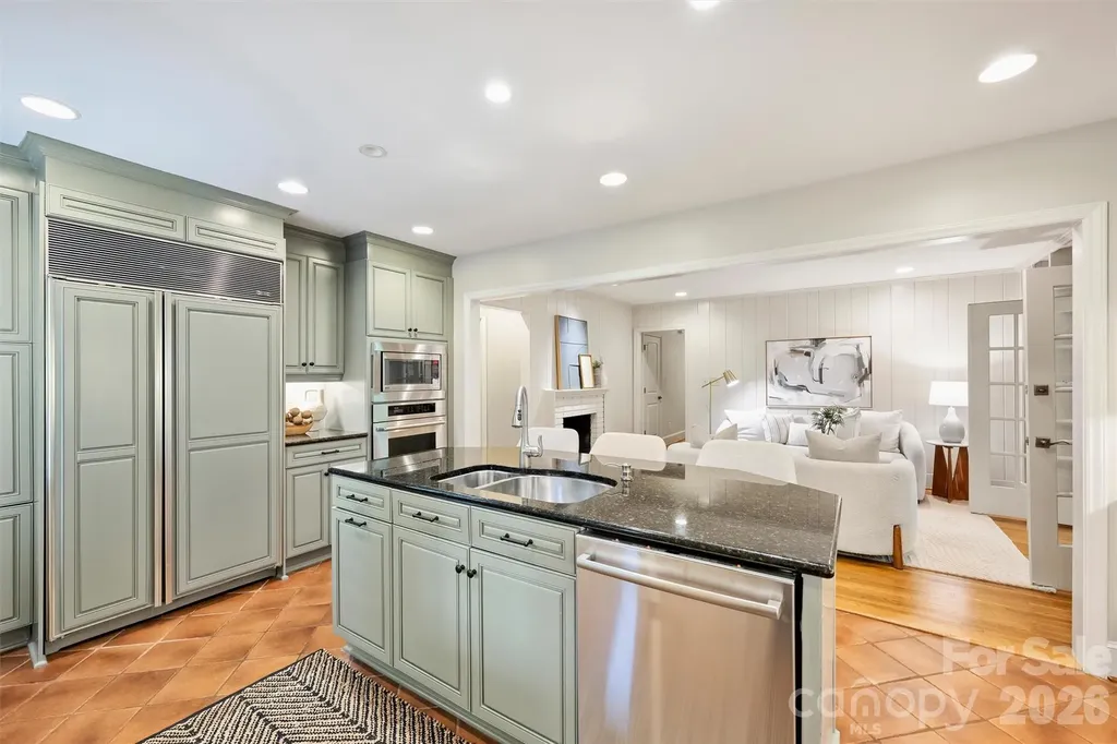 5519 Robinhood Road Charlotte NC 28211