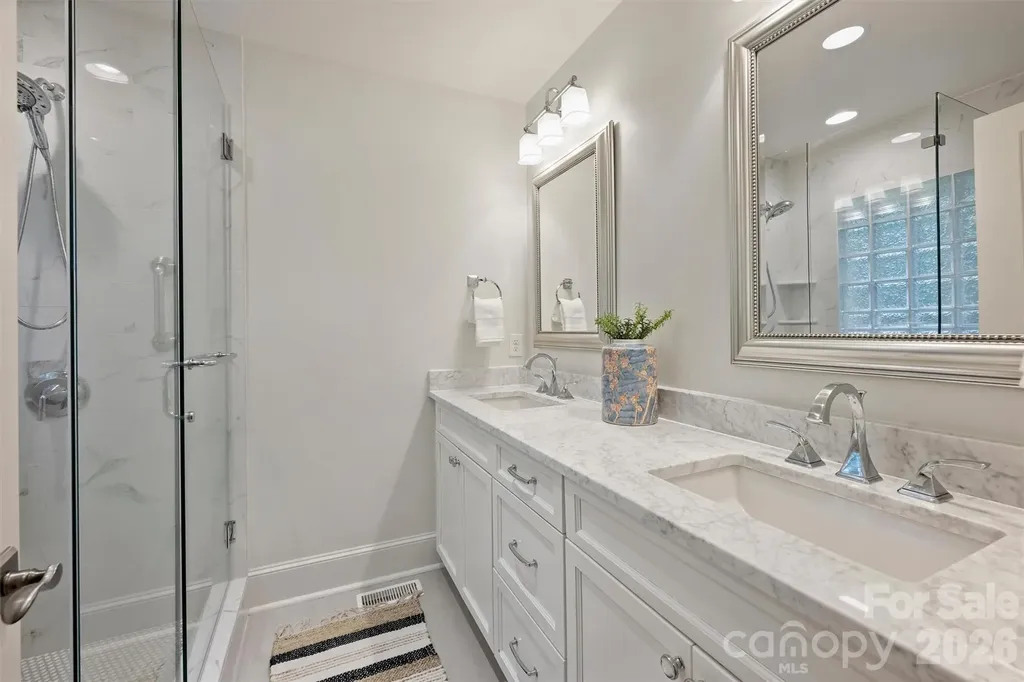 5519 Robinhood Road Charlotte NC 28211