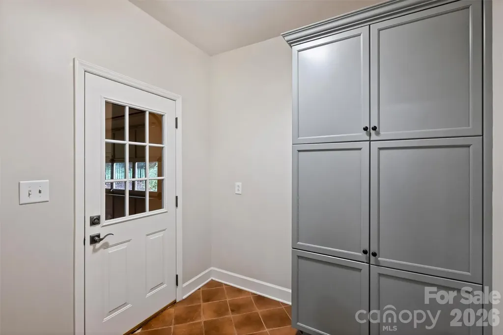 5519 Robinhood Road Charlotte NC 28211