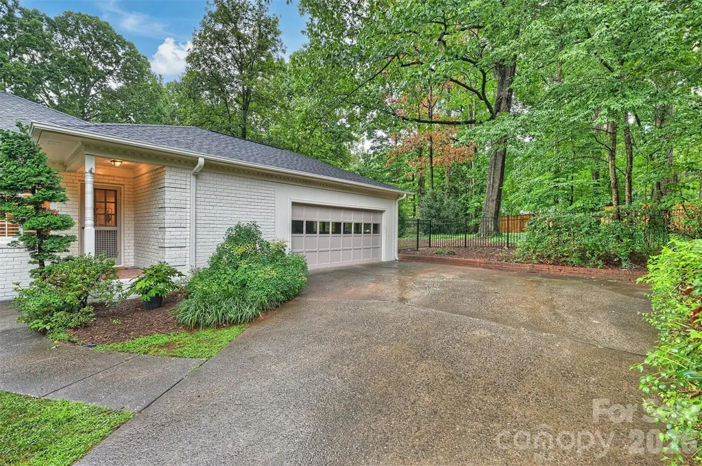 5519 Robinhood Road Charlotte NC 28211