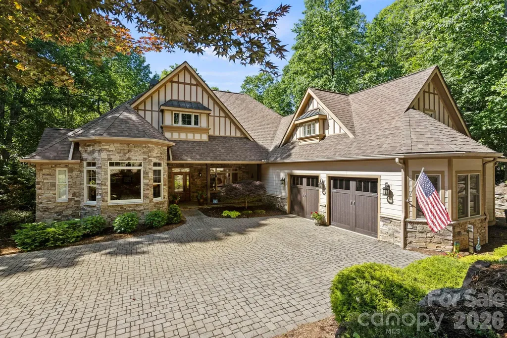 132 Pinnacle Peak Lane Flat Rock NC 28731