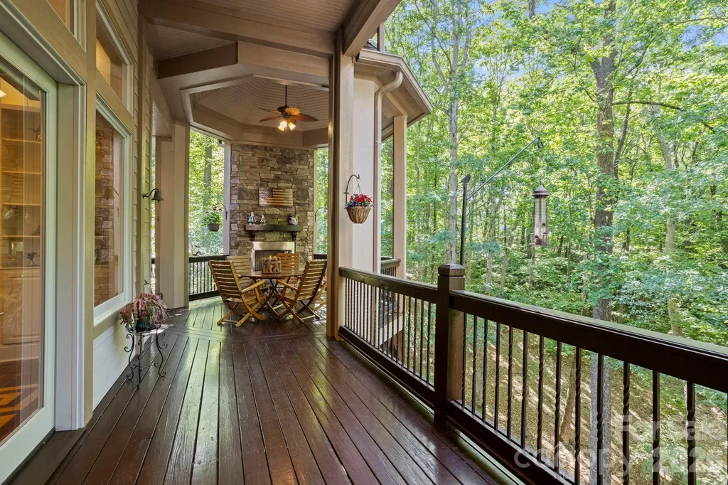 132 Pinnacle Peak Lane Flat Rock NC 28731