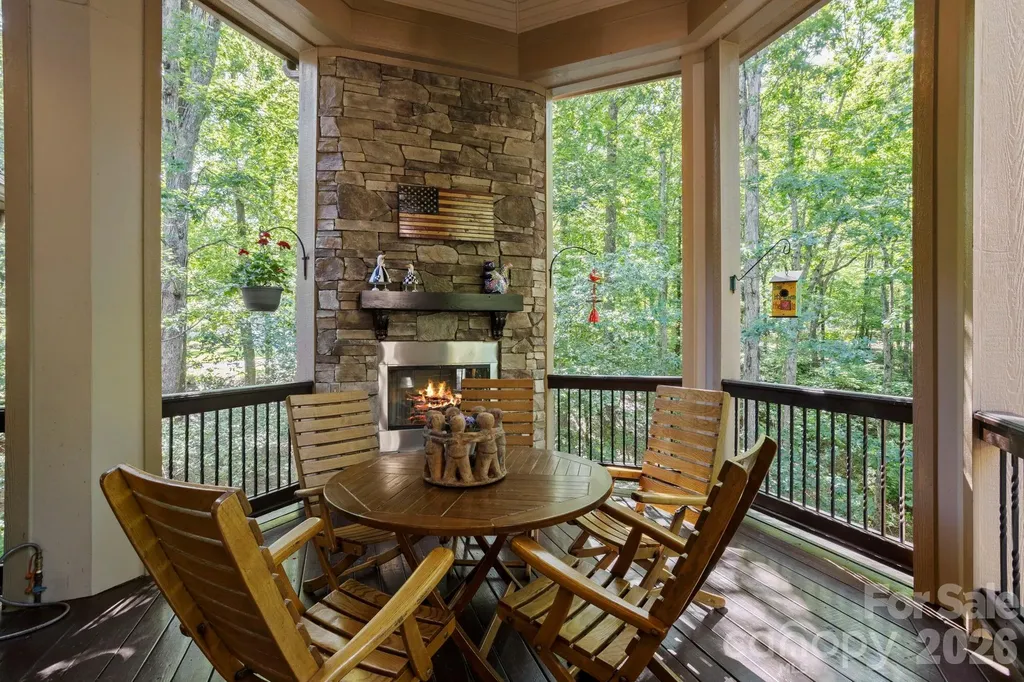 132 Pinnacle Peak Lane Flat Rock NC 28731