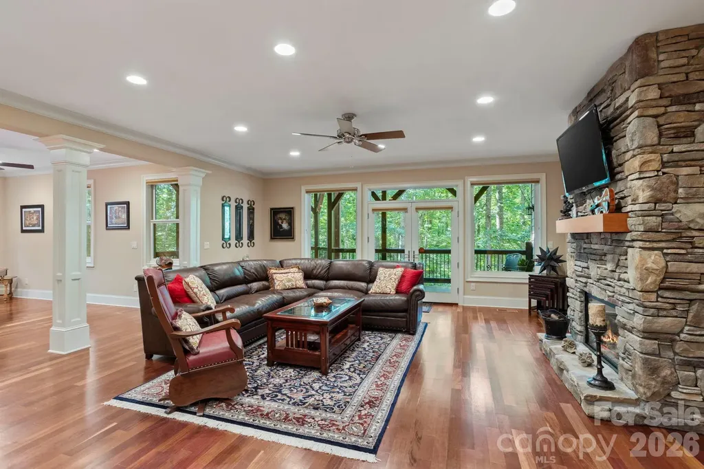 132 Pinnacle Peak Lane Flat Rock NC 28731