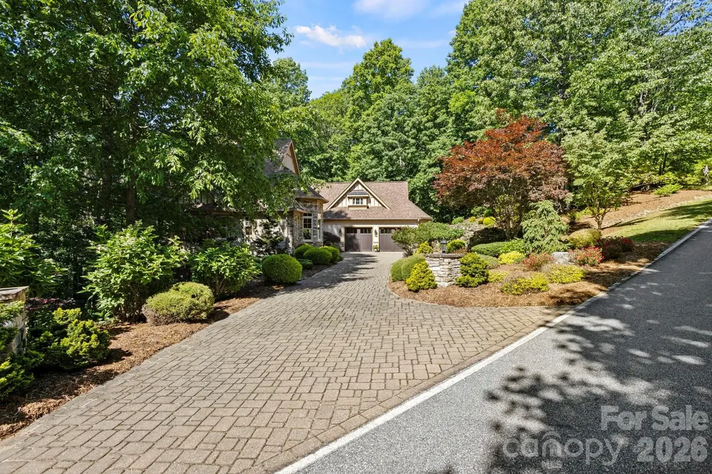 132 Pinnacle Peak Lane Flat Rock NC 28731