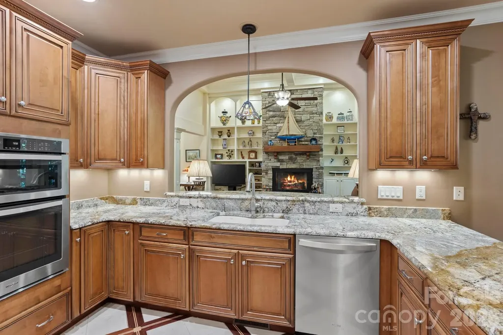 132 Pinnacle Peak Lane Flat Rock NC 28731