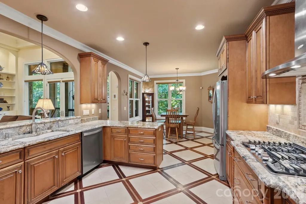 132 Pinnacle Peak Lane Flat Rock NC 28731