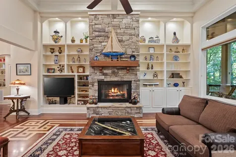 132 Pinnacle Peak Lane Flat Rock NC 28731