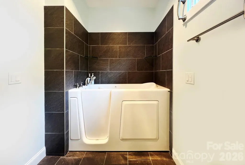 406 Kessler Place Asheville NC 28804