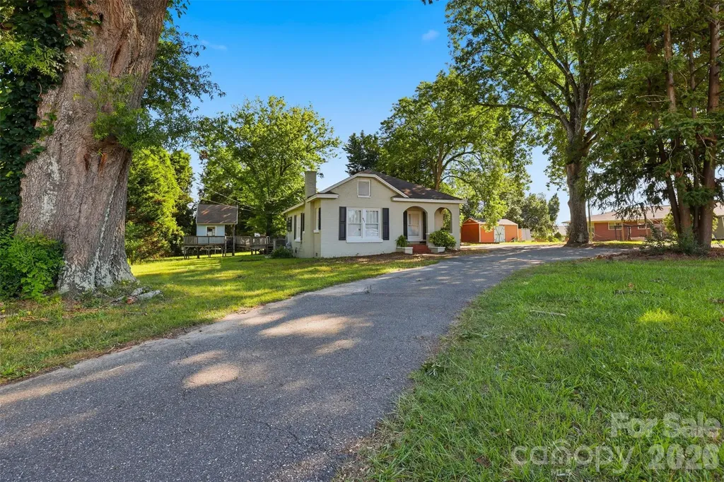 623 E Ohio Avenue Bessemer City NC 28016