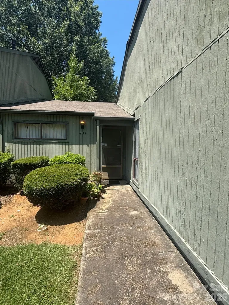 6141 Bent Tree Court Charlotte NC 28212