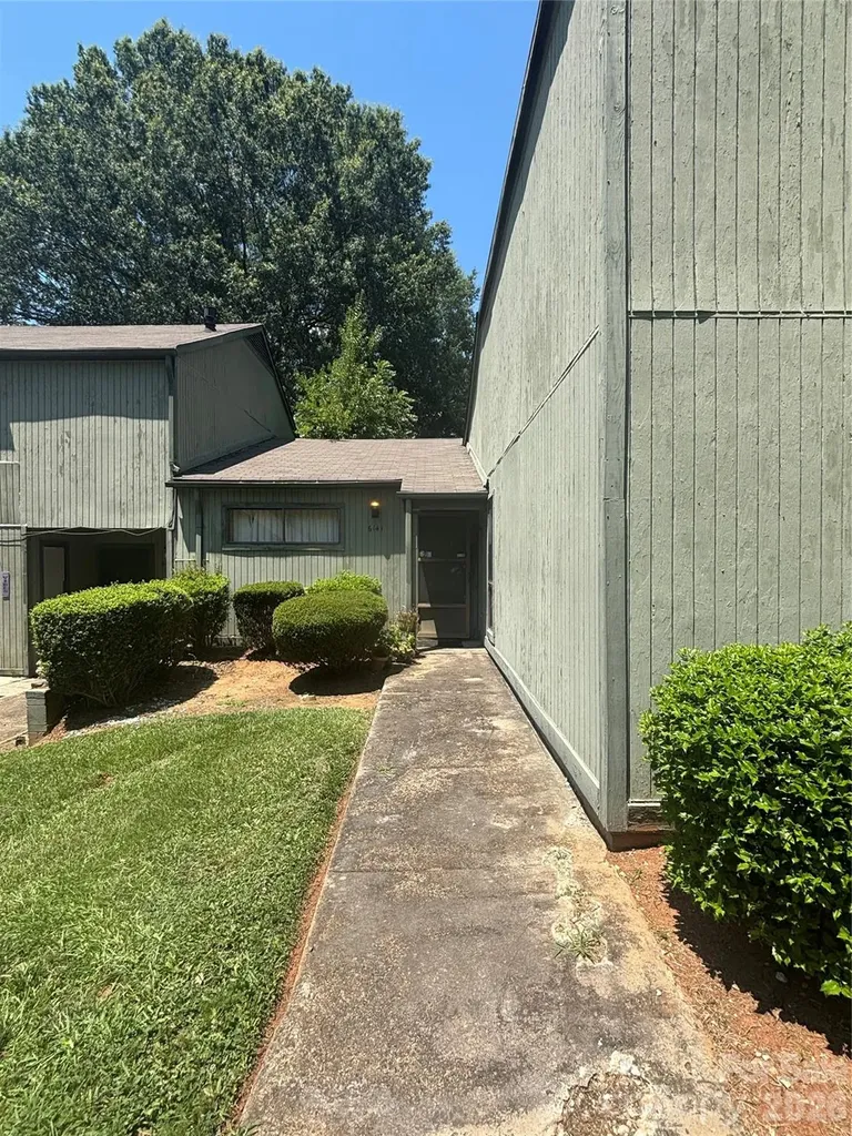 6141 Bent Tree Court Charlotte NC 28212