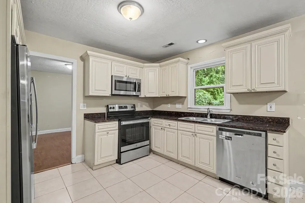 7111 Amarillo Drive Charlotte NC 28262