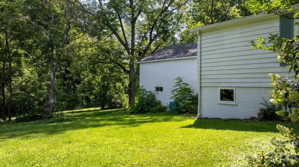 608 1st Street W Conover NC 28613