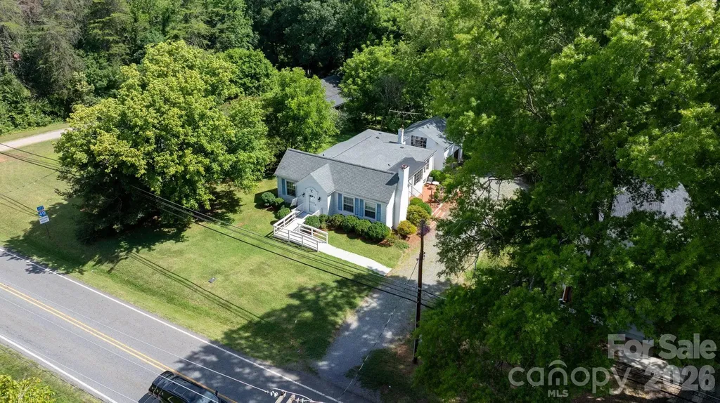 608 1st Street W Conover NC 28613