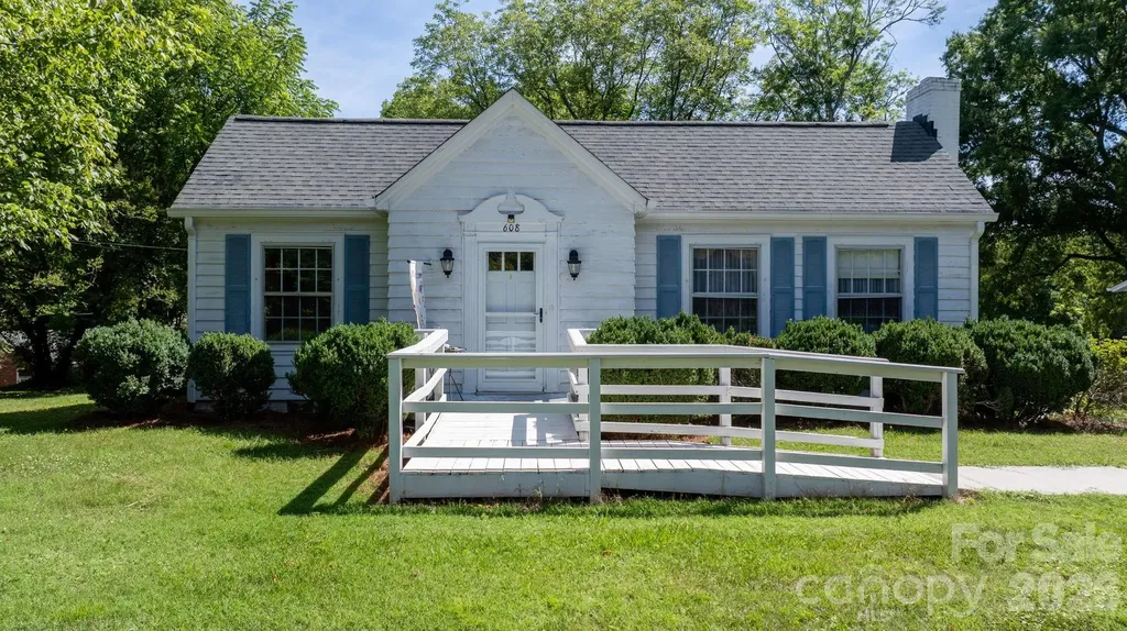608 1st Street W Conover NC 28613