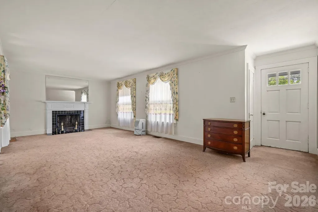 608 1st Street W Conover NC 28613