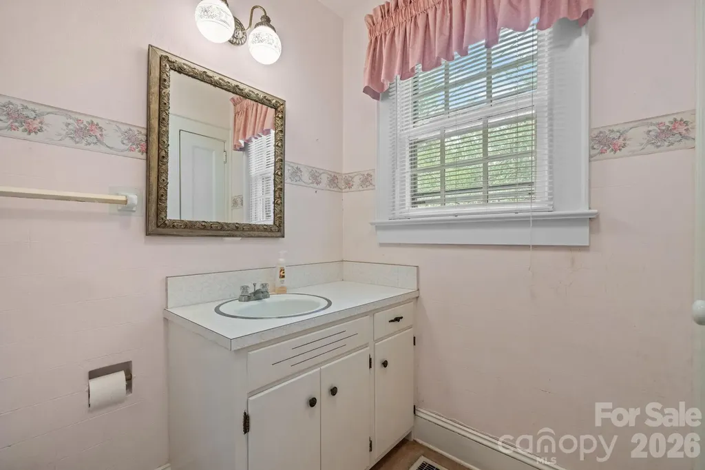 608 1st Street W Conover NC 28613