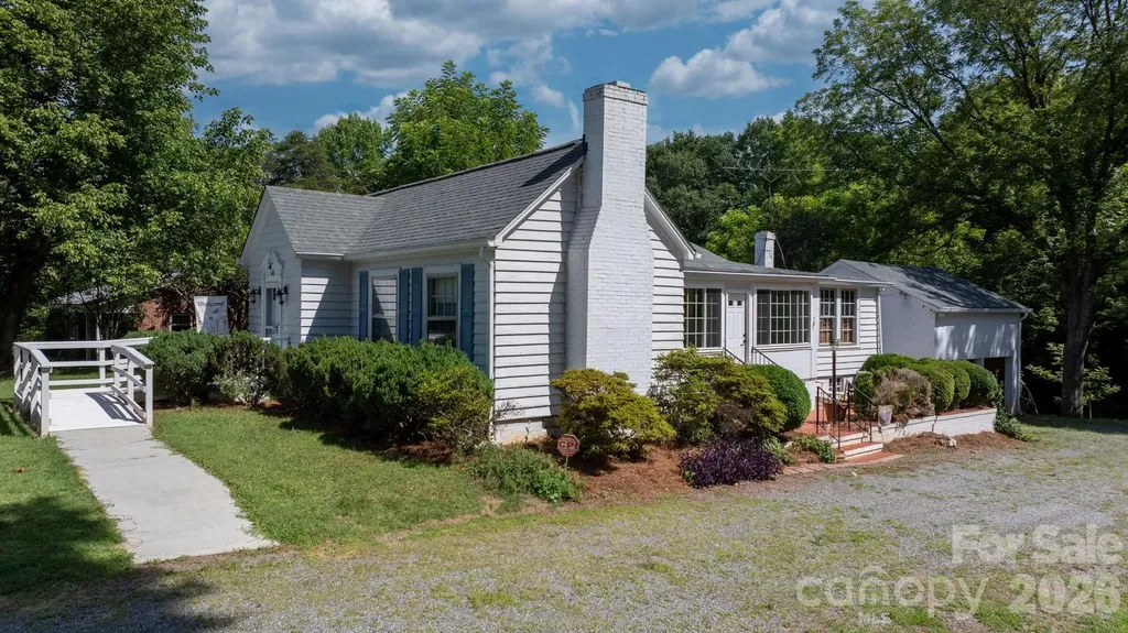 608 1st Street W Conover NC 28613