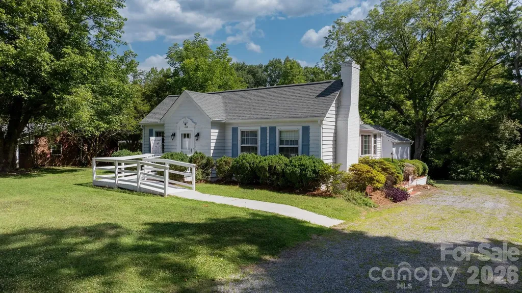 608 1st Street W Conover NC 28613