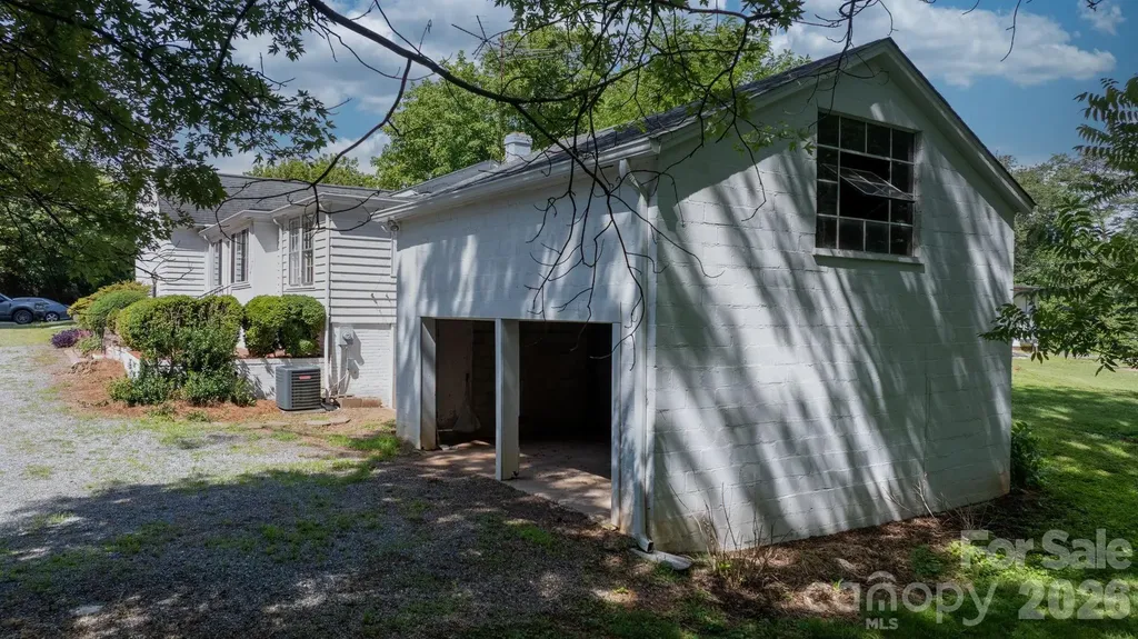 608 1st Street W Conover NC 28613