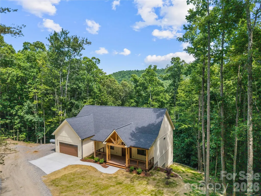Hendersonville NC, 210 Hickory Tree Lane