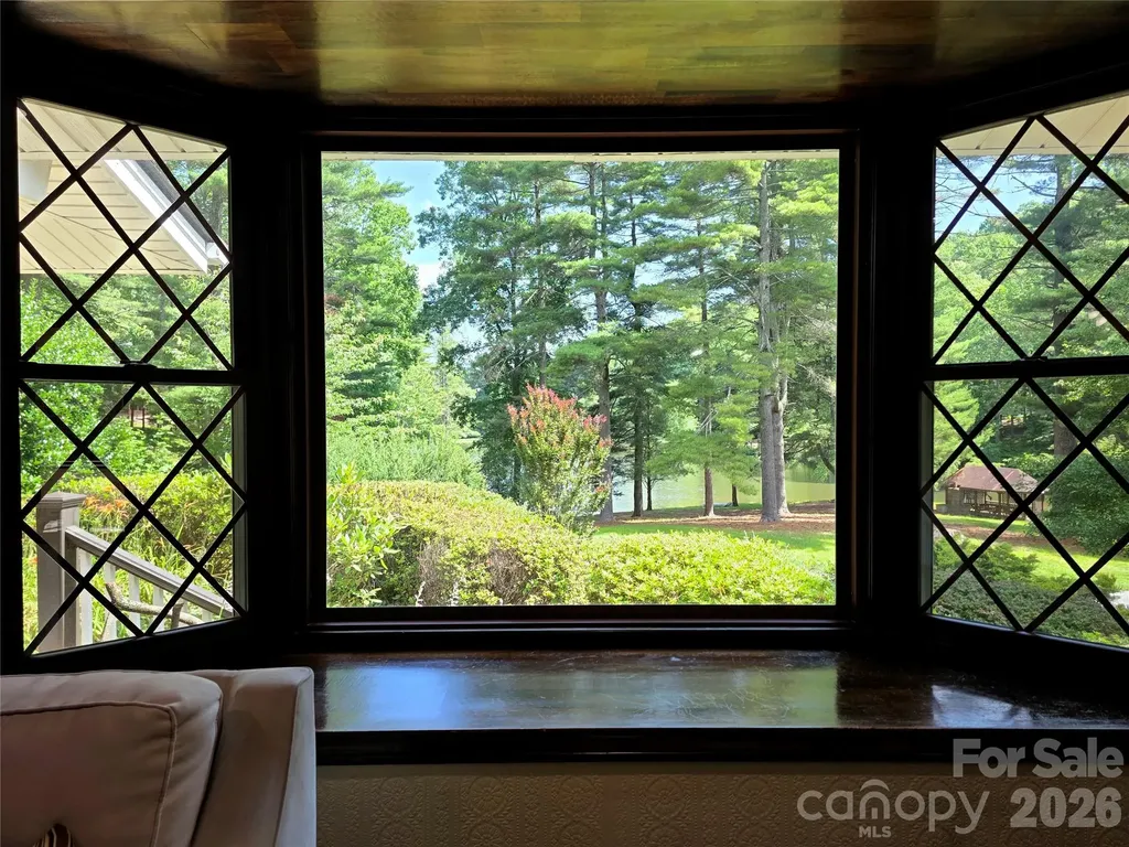 111 W Kindy Forest Drive Hendersonville NC 28739