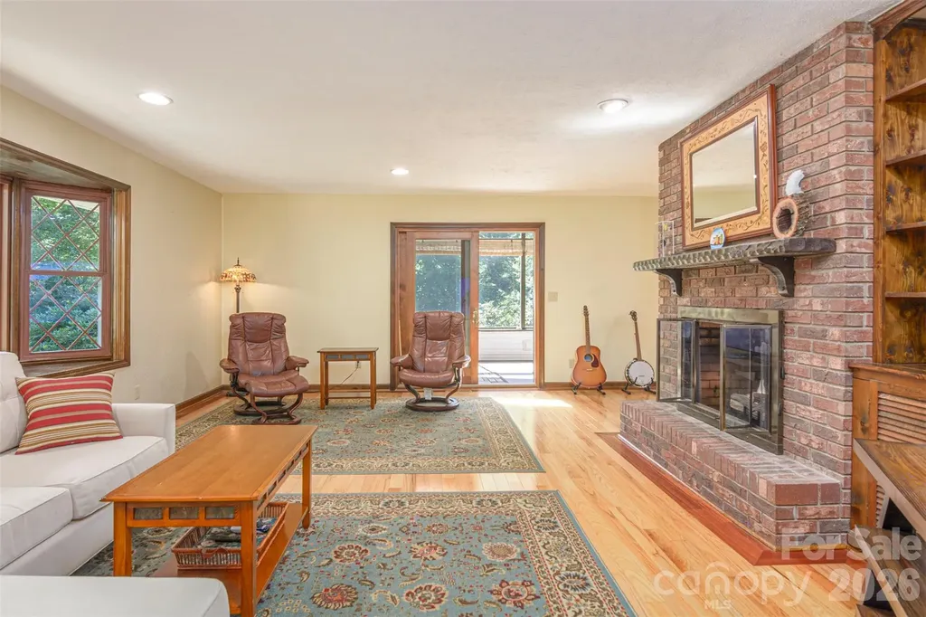 111 W Kindy Forest Drive Hendersonville NC 28739