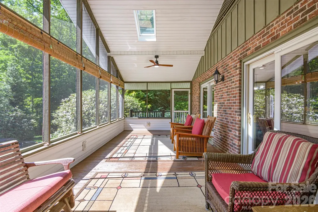 111 W Kindy Forest Drive Hendersonville NC 28739